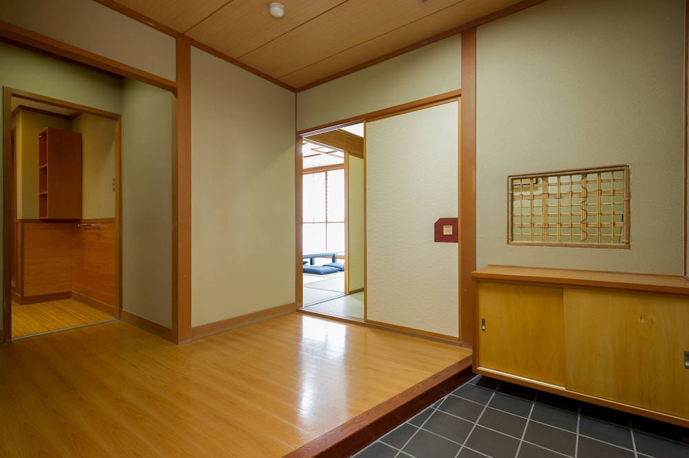 Special Japanese Room Shared Bathroom, Non Smoking photo 3