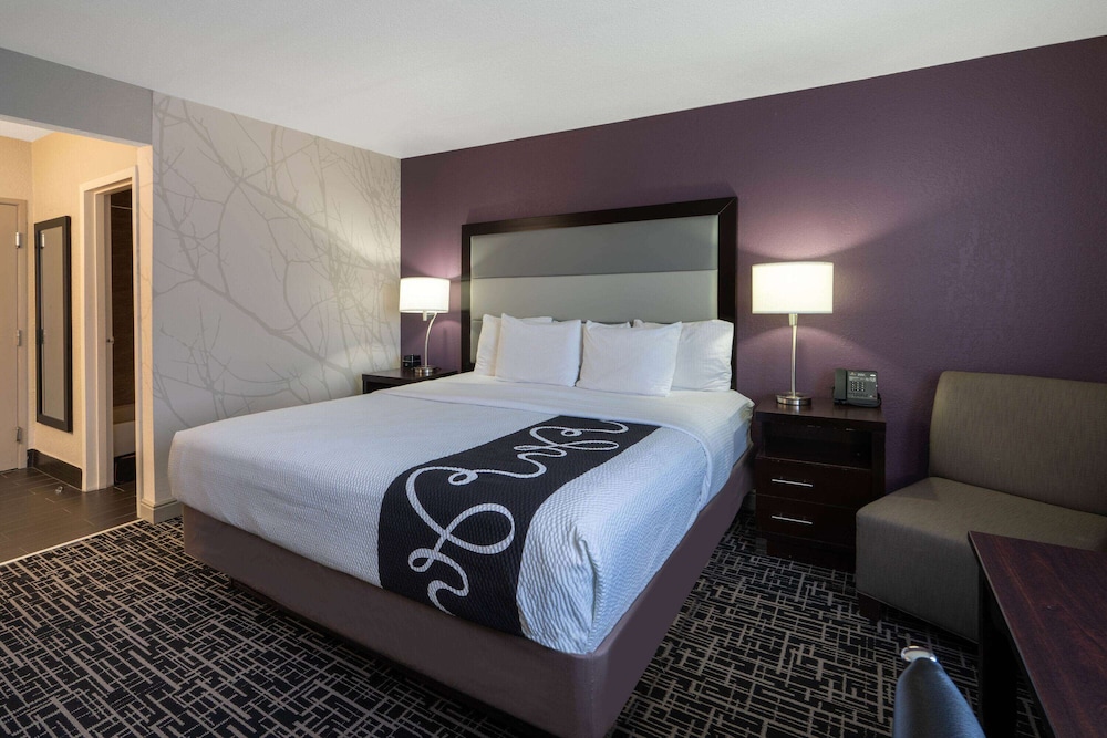 King Bed, Non Smoking, Refrigerator & Microwave