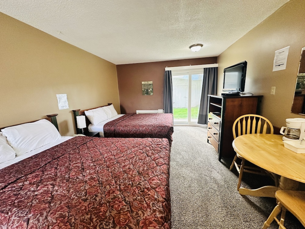 Double Room, Multiple Beds, Kitchenette photo 1