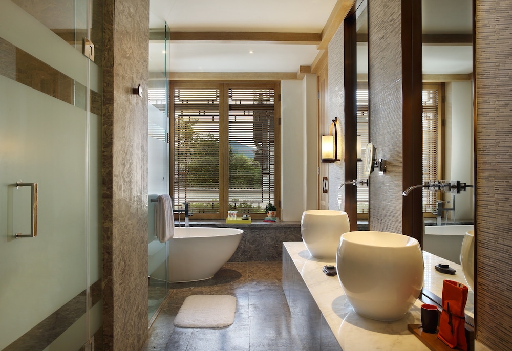 Suite (with Living Area)