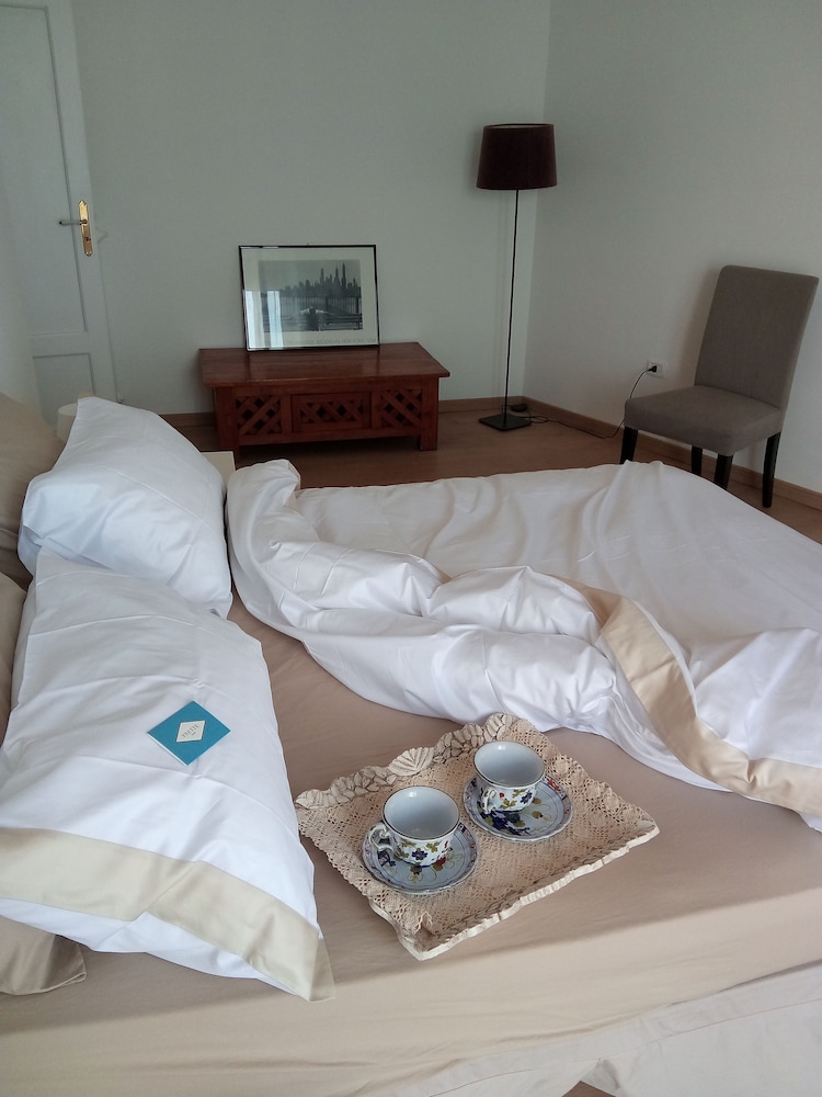 Double Room (White )