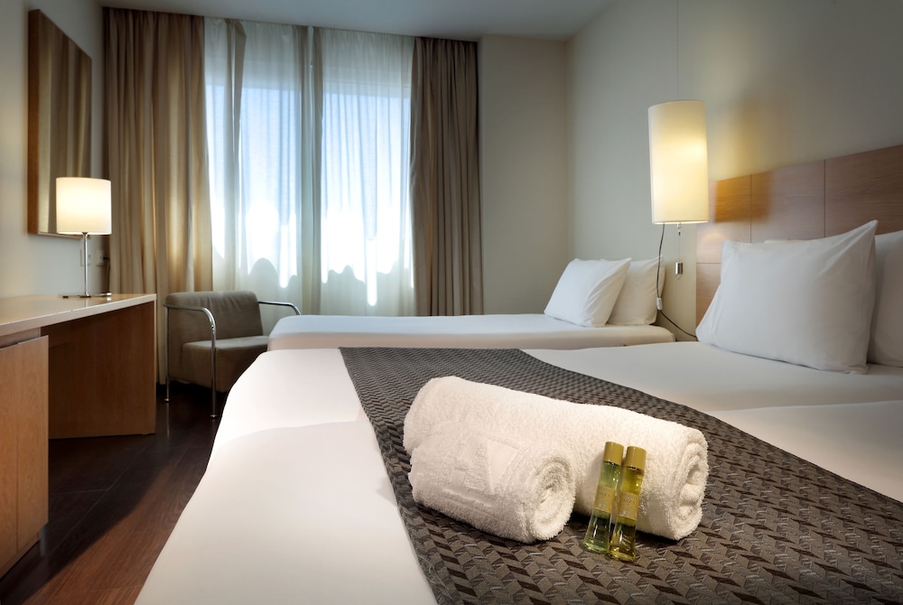Triple Room thumbnail 6