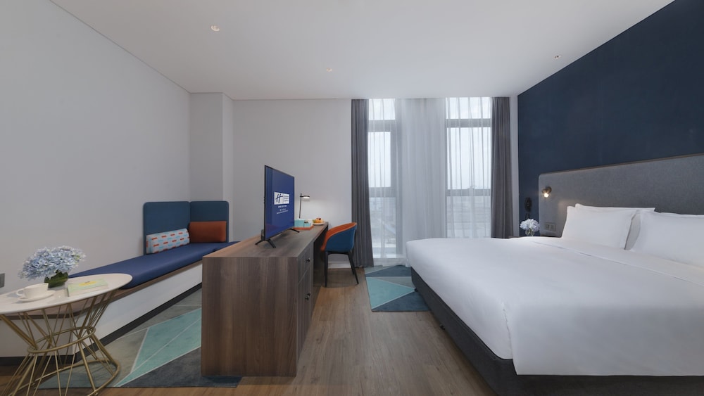 Standard Room, 1 King Bed (Extra Floor Space) - Photo 7