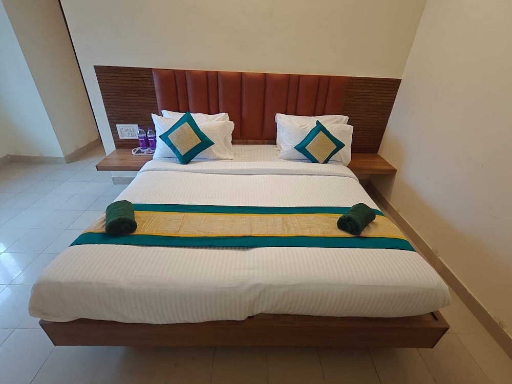 Deluxe Double Room, City View