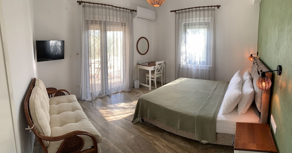 Deluxe Double Room, Patio photo 1