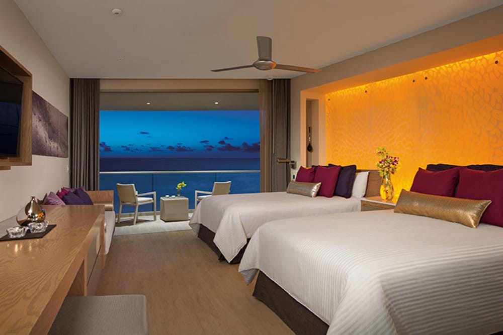 Xhale Club Junior Suite Ocean Front Double