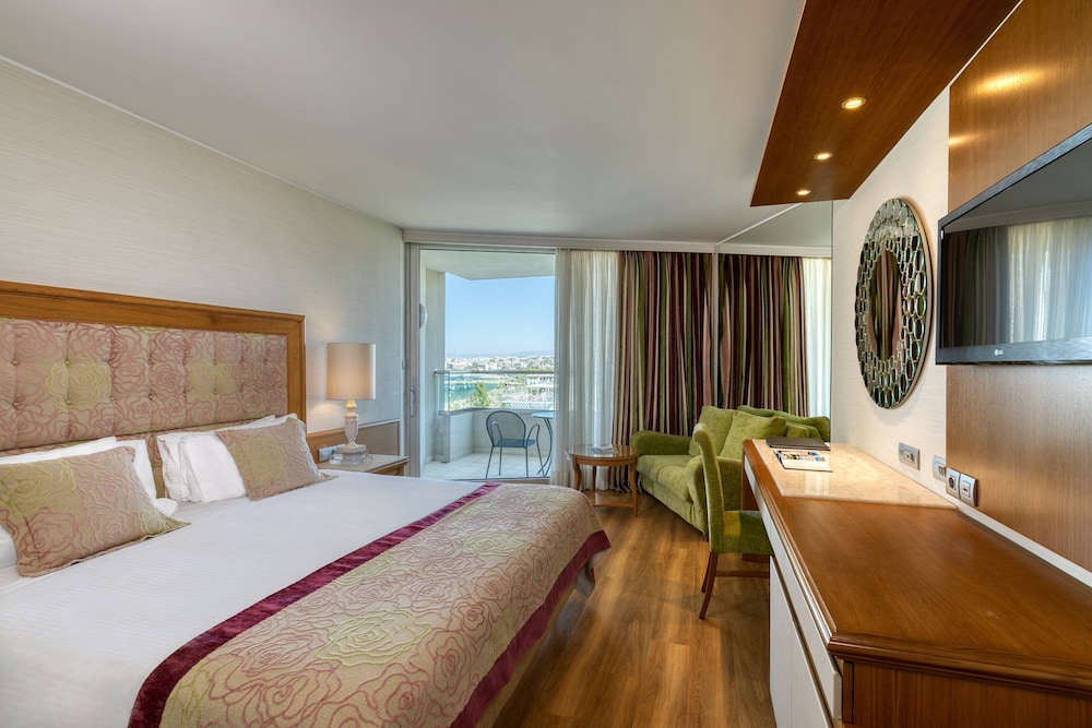 Superior Single Room, Partial Sea View