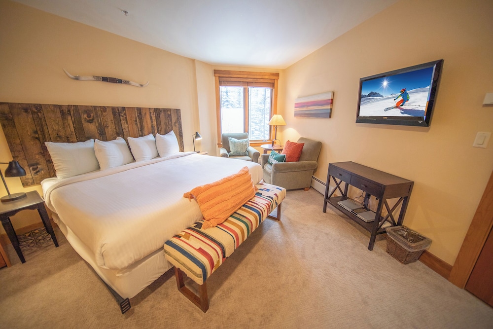 Deluxe Condo, 2 Bedrooms, Balcony, Pool View (Springs 8838) photo 3