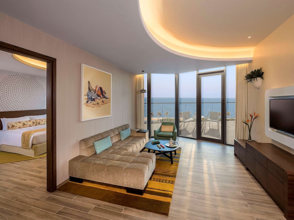 Premium Suite, 1 Bedroom, Balcony (Palm Sea View and Club Lounge Access) thumbnail 5
