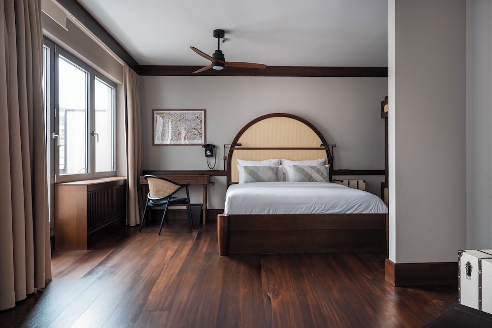 Large Room with Balcony photo 3