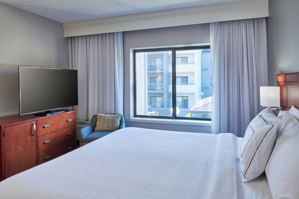 Suite, 1 Bedroom (Mobility/Hearing Accessible, Tub) photo 2