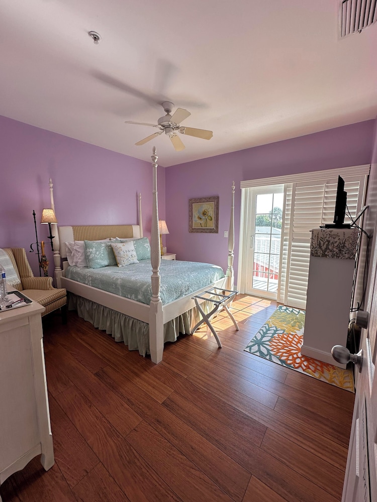 Balcony with Ocean View, 1 Queen bed, Shower