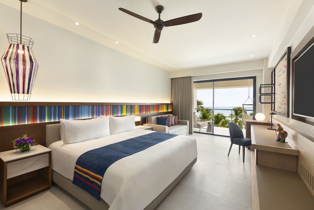 Club Ocean Front Junior Suite King