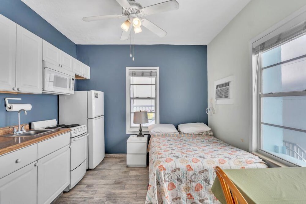 #9 = Pearl's Place = efficiency w/ full sized bed