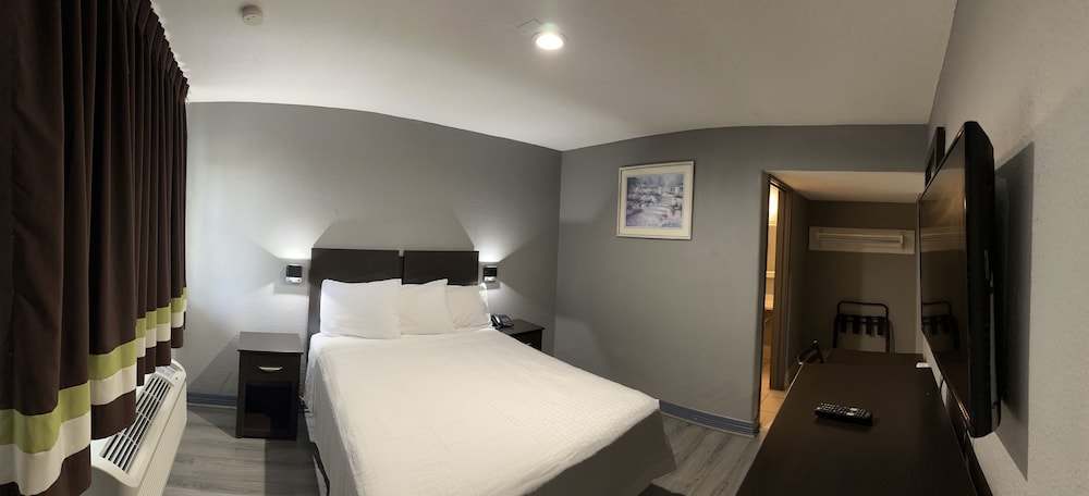 Suite, 1 Queen Bed, Non Smoking, Kitchen - Photo 9