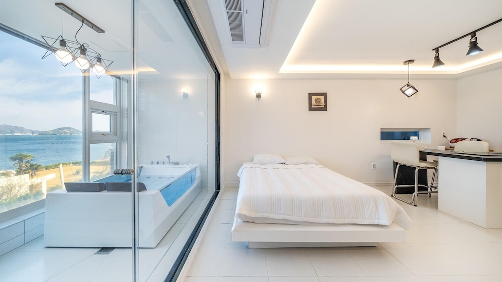 Basic Room, 1 Bedroom (byeol yeoseot) - Photo 2