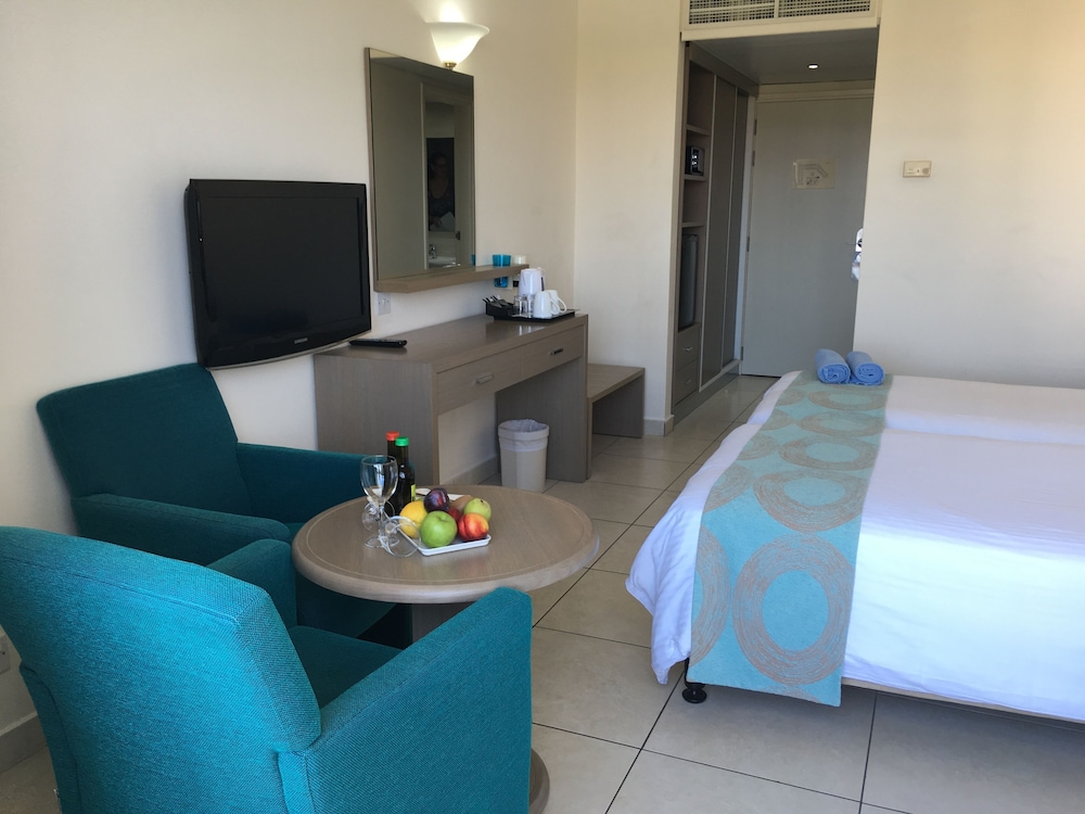 Standard Double Room Single Use photo 2