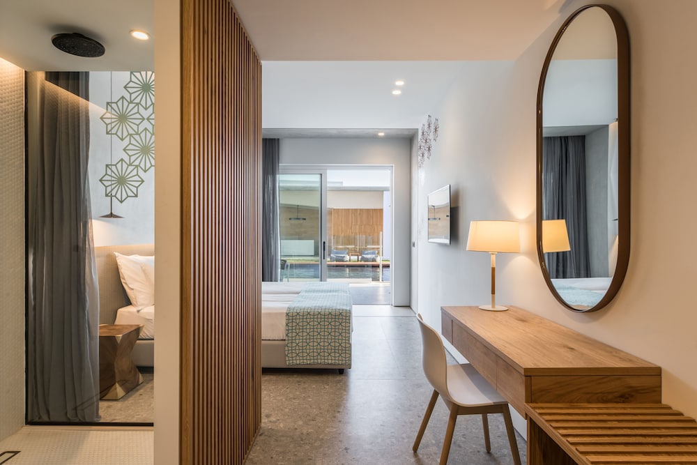 Superior Double Room, Pool Access