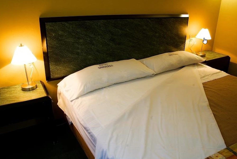 Standard Room, 1 King Bed photo 3