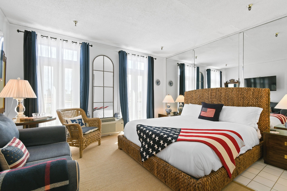 Condo, Tropical Yachting Studio with Juliet Balcony