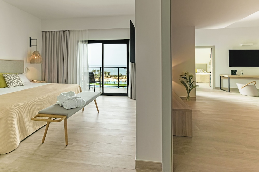 Studio Suite (4+2)