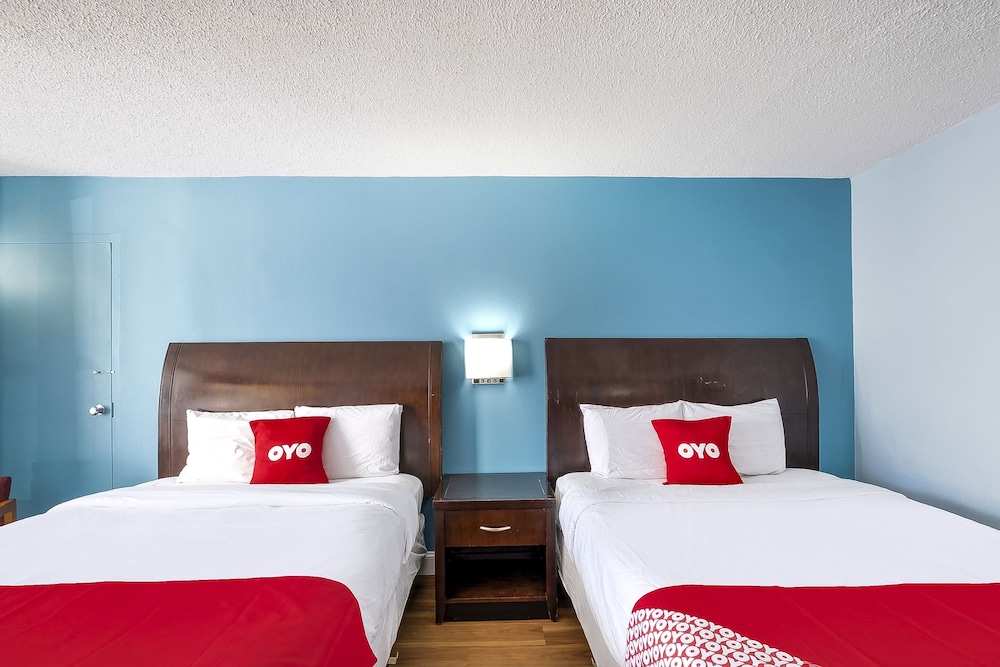 Room, 2 Queen Beds - Photo 6