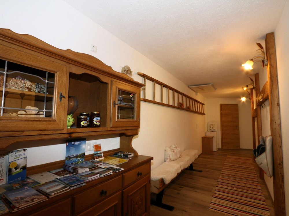 Apartment photo 2