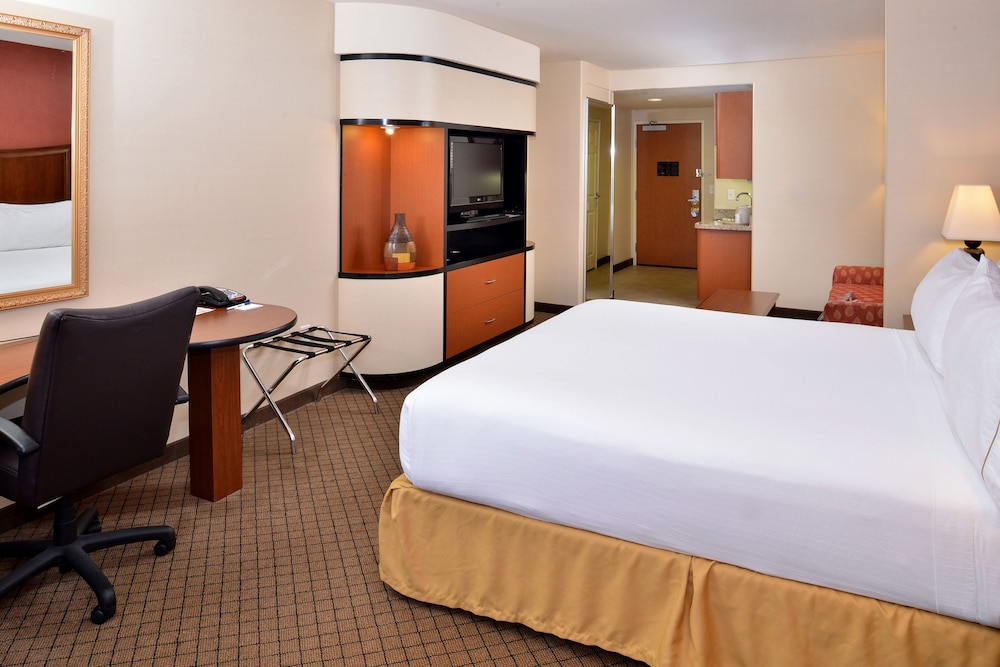 Standard Room, 1 King Bed - Photo 1