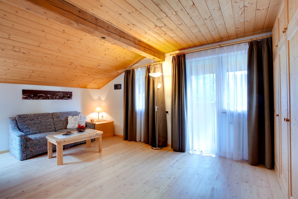 Superior Double Room, Balcony, Valley View (Schlern) photo 3