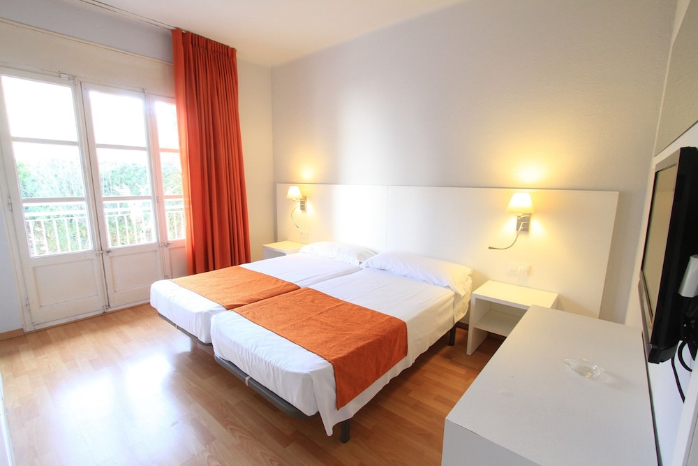 Twin Room - Photo 3