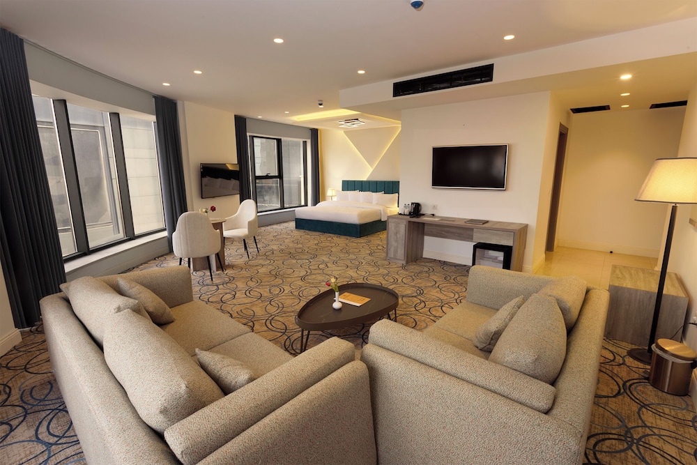 Deluxe Suite