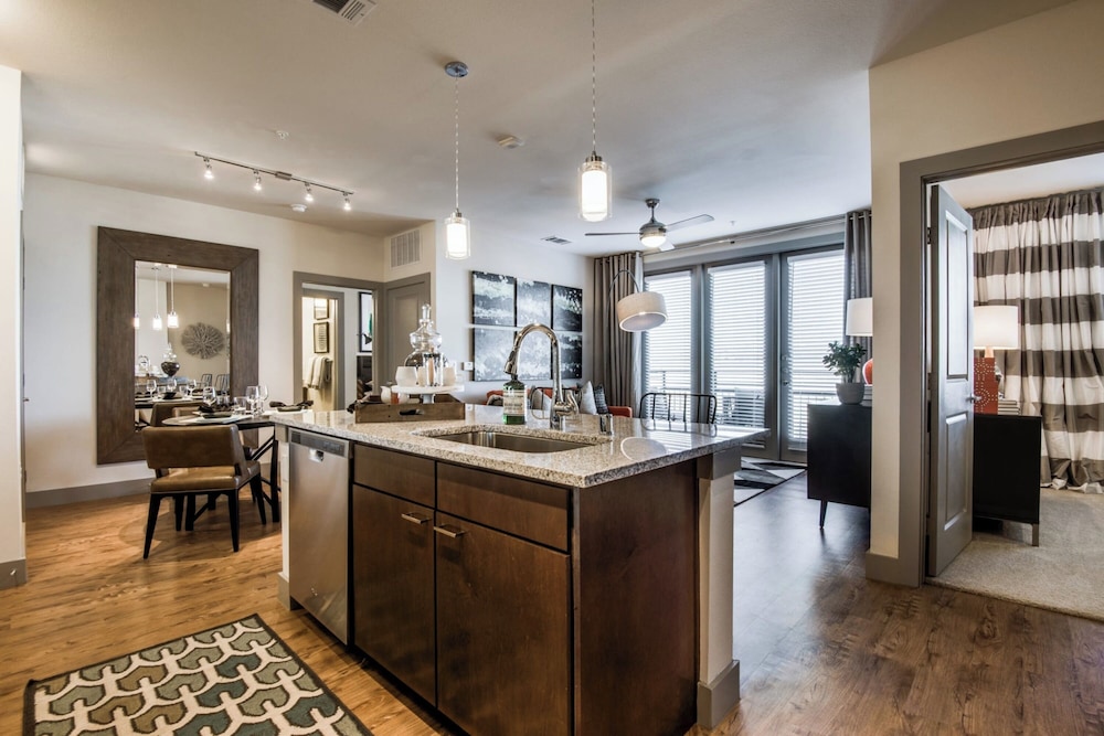 Signature Condo, 1 Bedroom photo 3