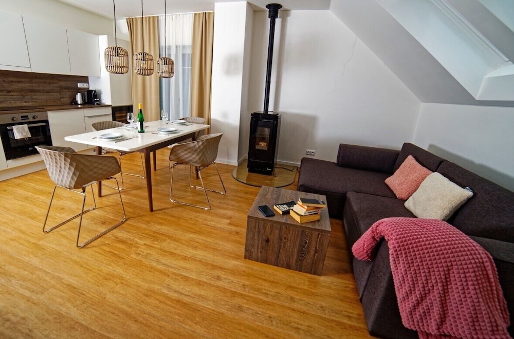 Apartment, 2 Bedrooms, Pets Not Allowed, Lake View (AP 17)