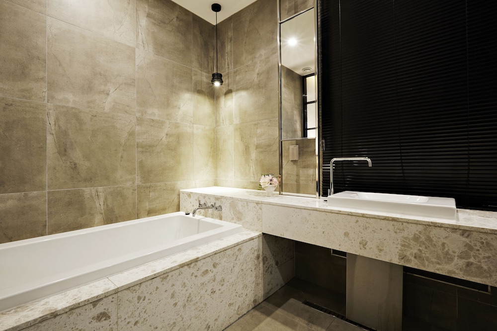 Premium Twin Room photo 2