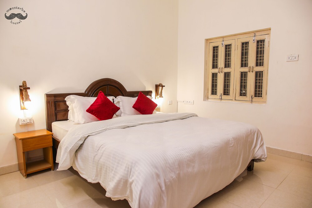 Deluxe Private Room (Non AC) - Photo 2