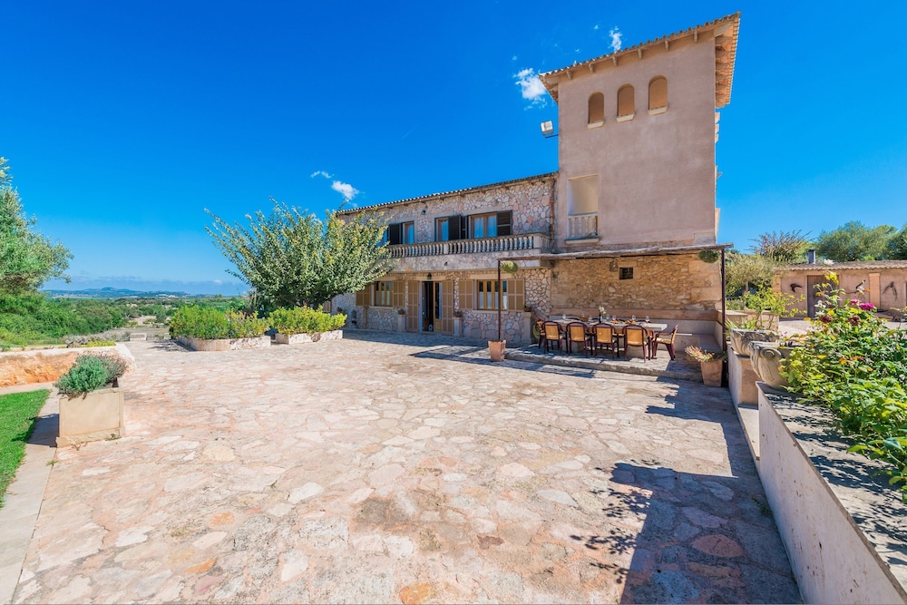 Villa photo 2
