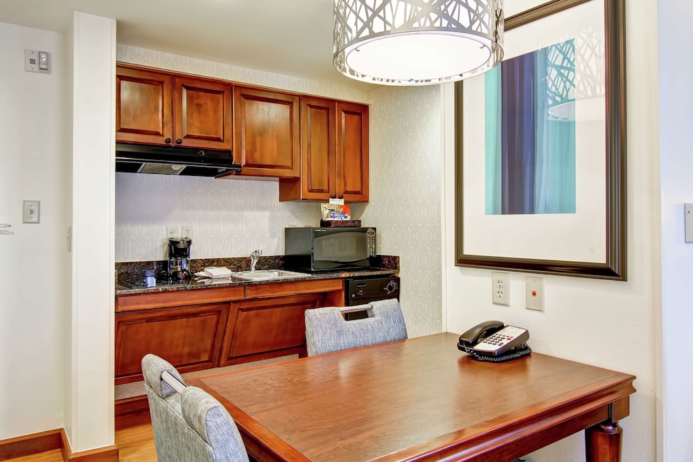 Suite, 2 Queen Beds, Accessible (Mobility & Hearing, Roll-in Shower) - Photo 3