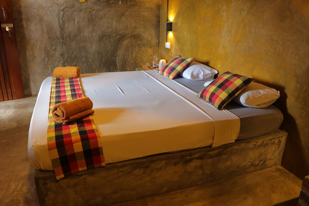 Deluxe King Room - Photo 3