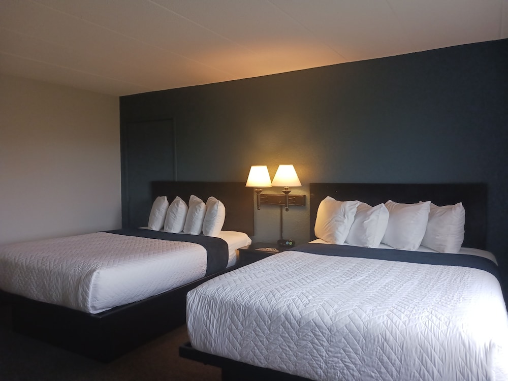 Standard Double Room, 2 Queen Beds photo 2