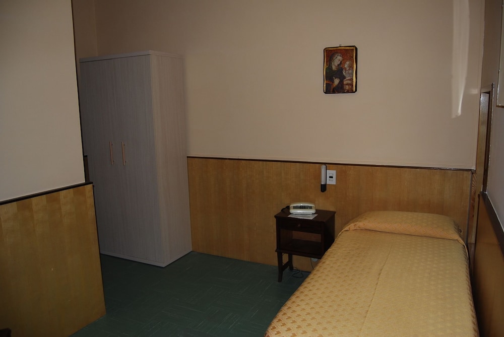 Double Room - Photo 4