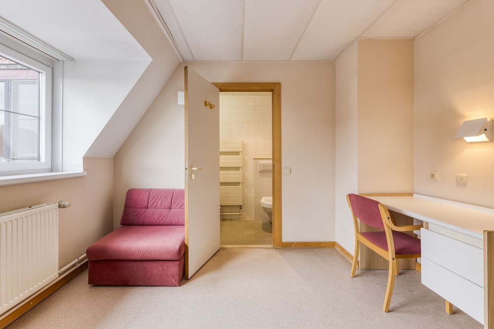 Basic Double Room photo 2