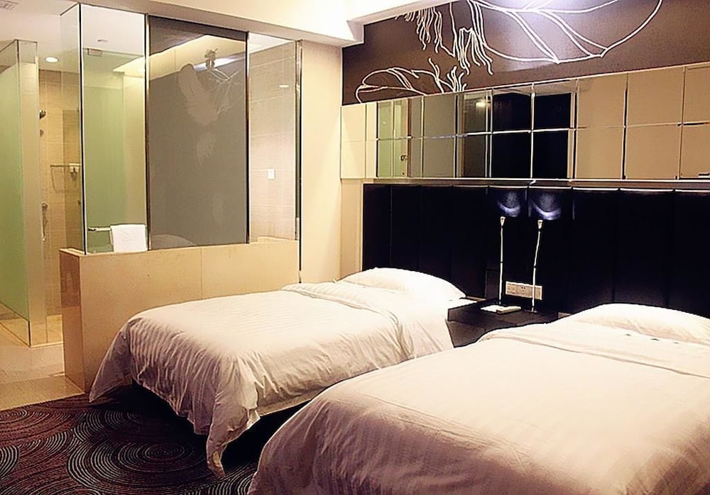 Twin Room (Extreme Sassy) photo 1