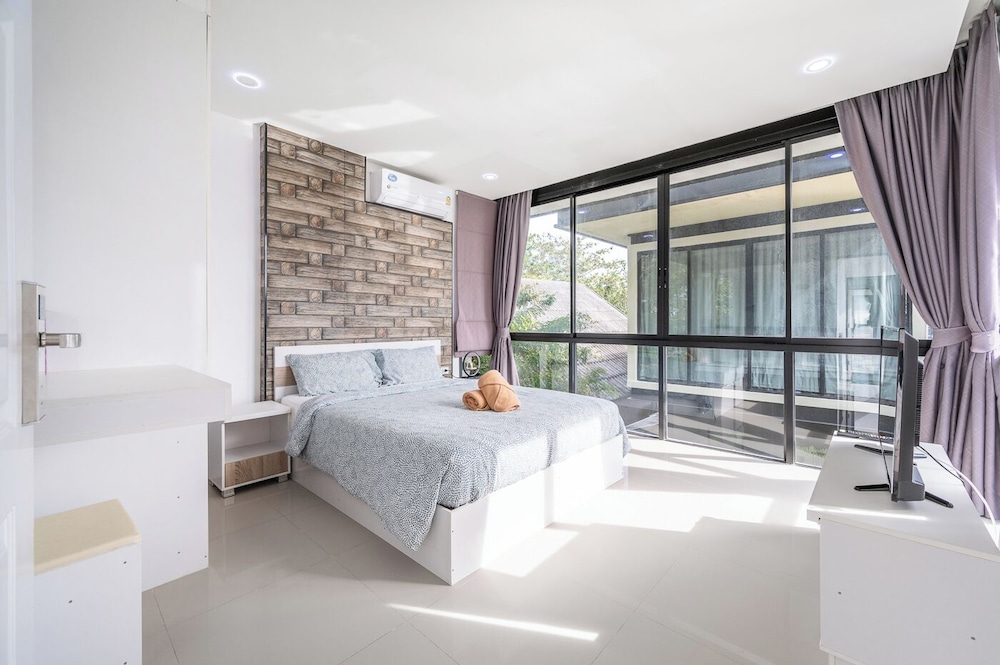 room photo