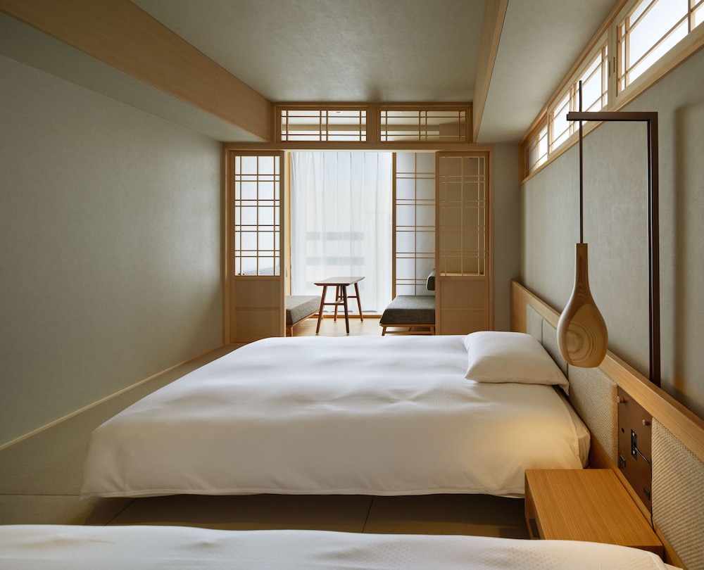 Twin Room, Non Smoking, Ensuite (Corner Room, Up To 2 Person)