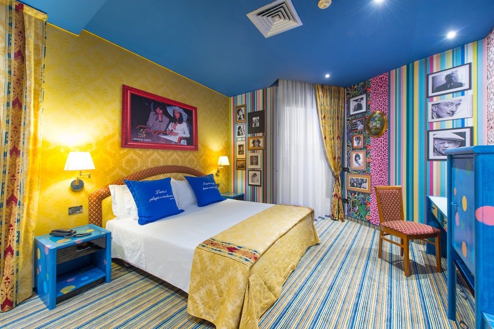 Deluxe Double or Twin Room, Partial Sea View