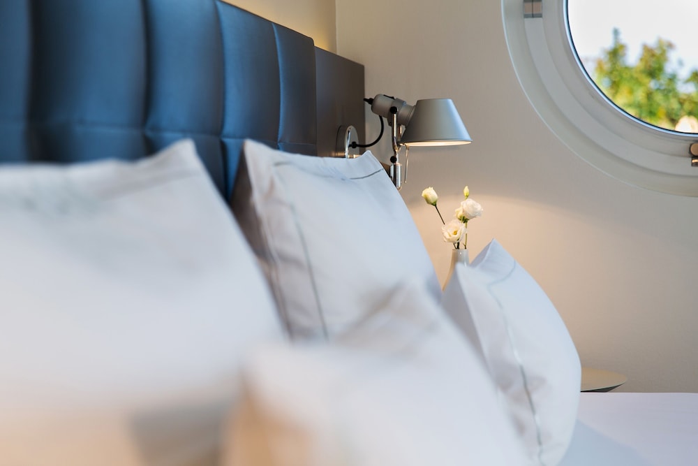 Double Room, Partial Sea View, Corner