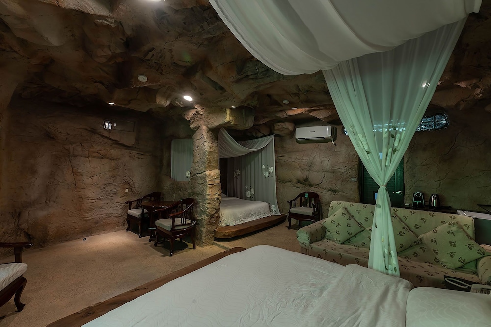 Deluxe Cave For 6 People photo 3