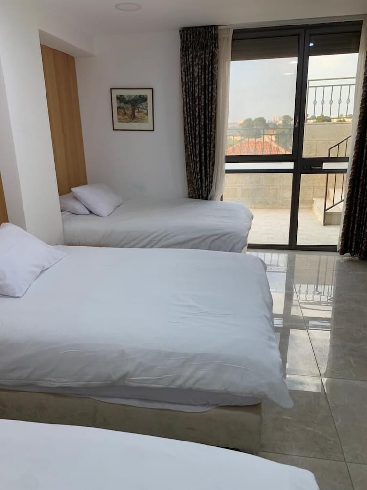Premium Triple Room - Photo 10