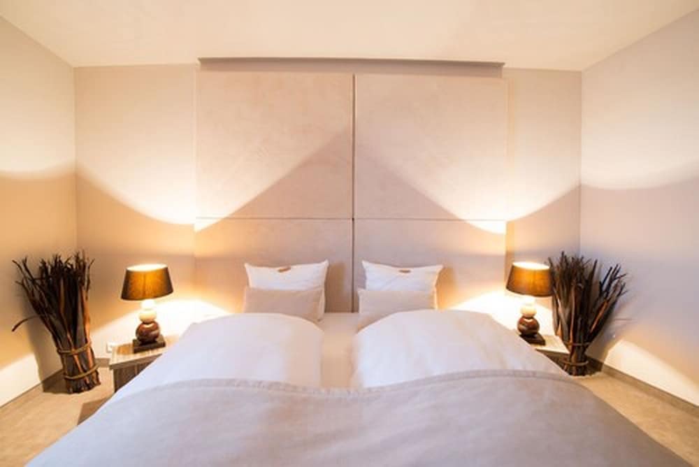 Suite, 2 Bedrooms, Balcony photo 1