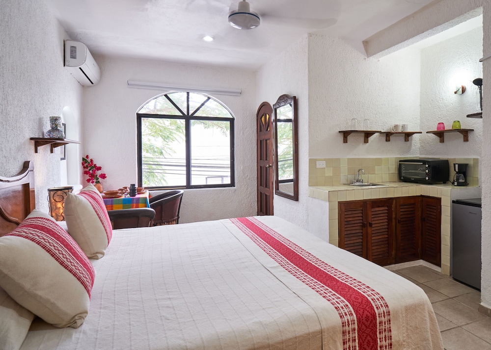 Standard Studio, Multiple Beds - Photo 6
